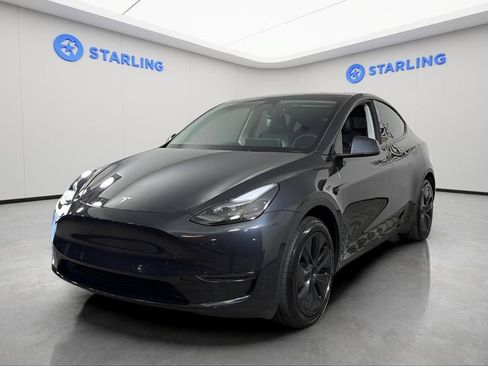 Used 2025 Tesla Model Y Long Range RWD image 16