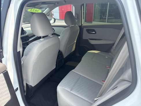 Used 2023 Nissan Rogue SV image 8