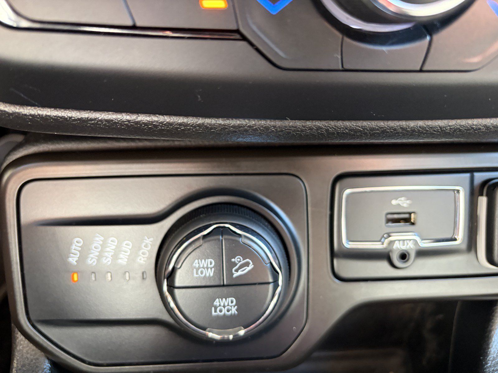 Used 2019 Jeep Renegade Trailhawk AWD/4WD image 12