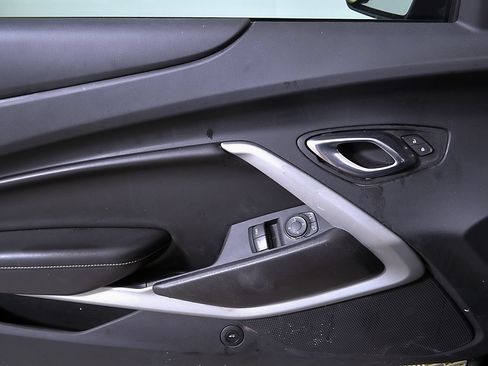 Used 2018 Chevrolet Camaro LT RWD image 14