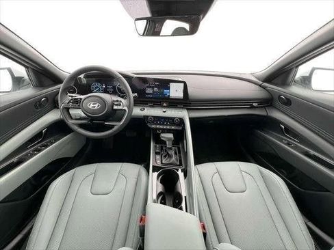 Used 2025 Hyundai Elantra Limited FWD image 13