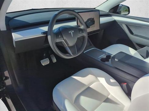 Used 2025 Tesla Model Y Performance AWD/4WD image 8