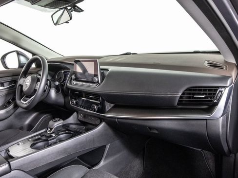 Used 2022 Nissan Rogue SV image 18