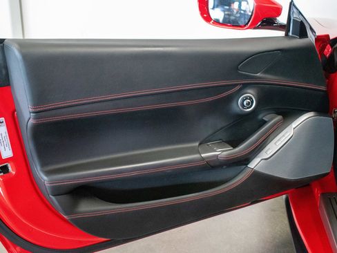 Used 2020 Ferrari Portofino RWD image 15