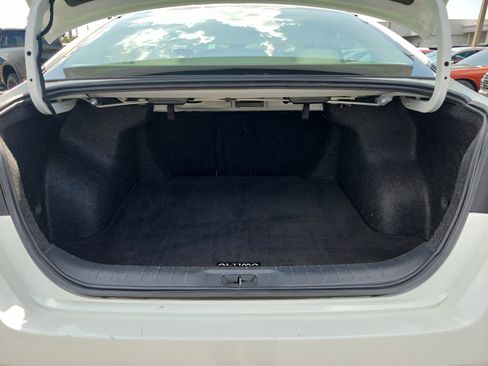 Used 2025 Nissan Altima 2.5 SV FWD image 10