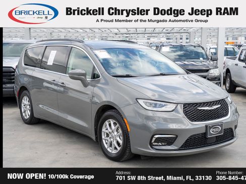 Used 2022 Chrysler Pacifica Touring-L image 3