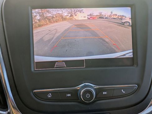 Used 2022 Chevrolet Equinox LT image 18