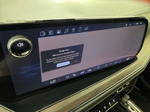 Used 2025 Chevrolet Suburban Premier image 38