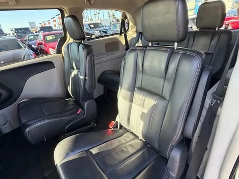 Used 2012 Chrysler Town & Country Touring w/ Entertainment Group #1 FWD image 8