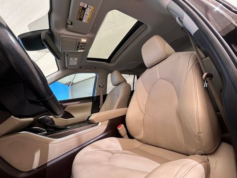 Used 2021 Toyota Highlander Limited image 15
