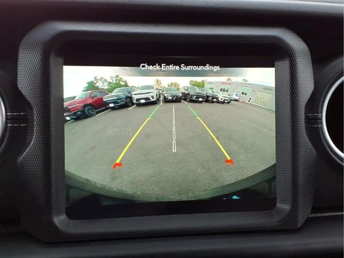 Used 2022 Jeep Wrangler Unlimited Sahara w/ Cold Weather Group AWD/4WD image 23
