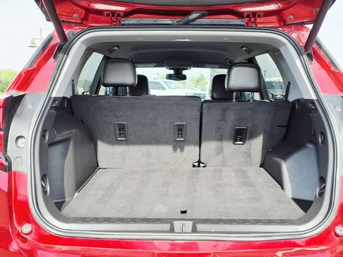 Used 2023 GMC Terrain SLT image 16