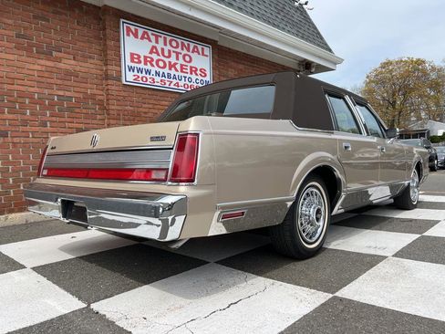 Used 1989 Lincoln Town Car Signature image 10