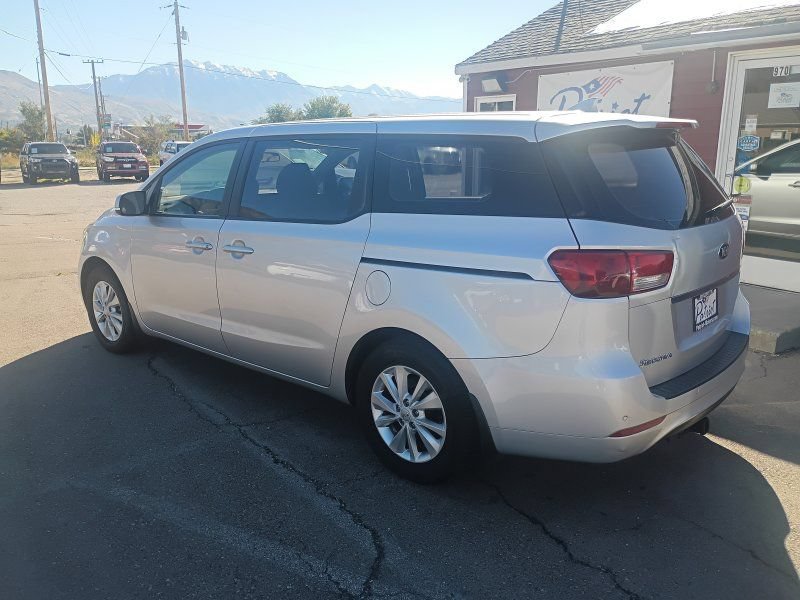 Used 2015 Kia Sedona L FWD image 3