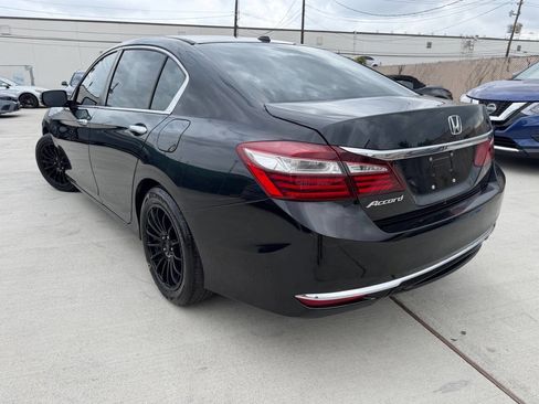 Used 2017 Honda Accord EX image 4