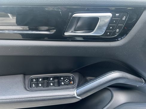 Used 2023 Porsche Cayenne image 13