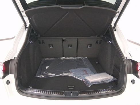 Used 2026 Porsche Macan image 35