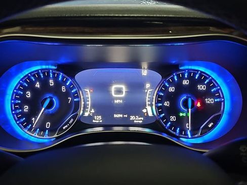 Used 2024 Chrysler Pacifica Limited image 12