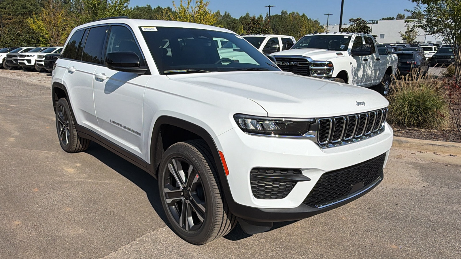 New 2027 Jeep Grand Cherokee Laredo X AWD/4WD image 5