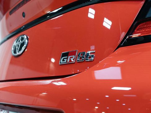 Used 2023 Toyota GR86 Premium w/ ALL Weather Mat Package (TMS) image 12