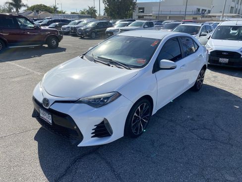 Used 2017 Toyota Corolla SE image 2