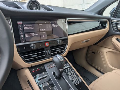 New 2025 Porsche Macan image 34