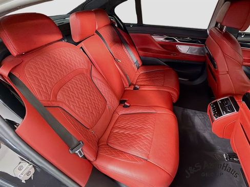 Used 2022 BMW 750i xDrive w/ Luxury Rear Seating Package image 33