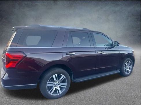 Used 2024 Ford Expedition Limited image 5