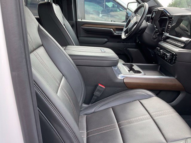 Used 2024 Chevrolet Silverado 2500 High Country w/ High Country Premium Package AWD/4WD image 12