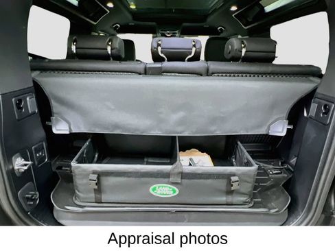 Used 2025 Land Rover Defender 90 X-Dynamic SE AWD/4WD image 28