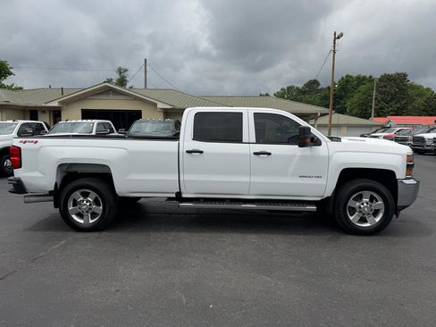 Used 2017 Chevrolet Silverado 2500 W/T w/ WT Convenience Package AWD/4WD image 4