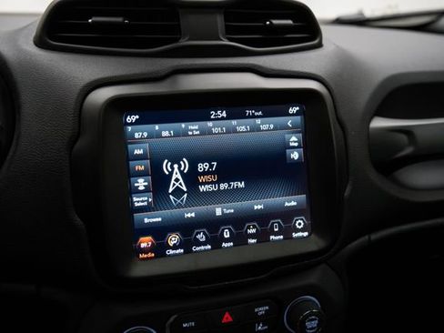 Used 2022 Jeep Renegade Latitude w/ Sun/Sound Group image 29