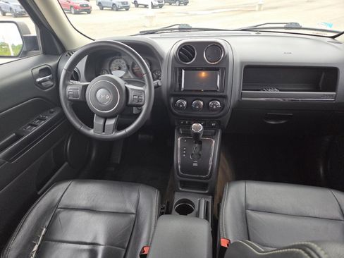 Used 2017 Jeep Patriot High Altitude AWD/4WD image 21