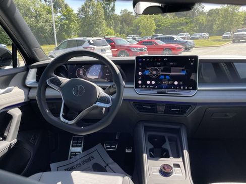 New 2026 Volkswagen Tiguan SE R-Line FWD image 13