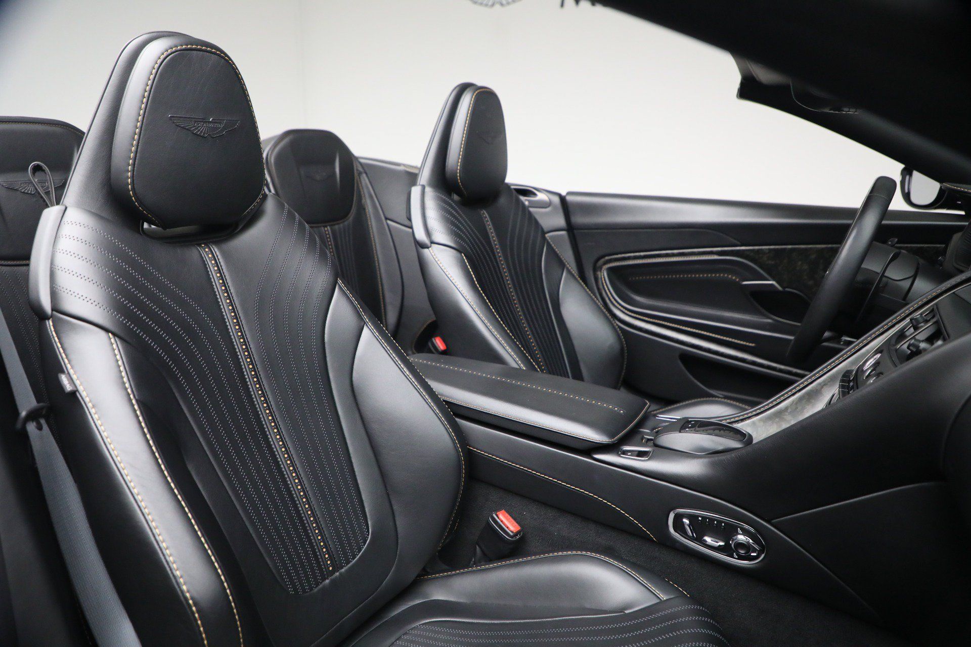 Used 2020 Aston Martin DB11 Volante RWD image 35