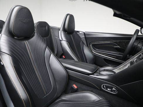 Used 2020 Aston Martin DB11 Volante image 35