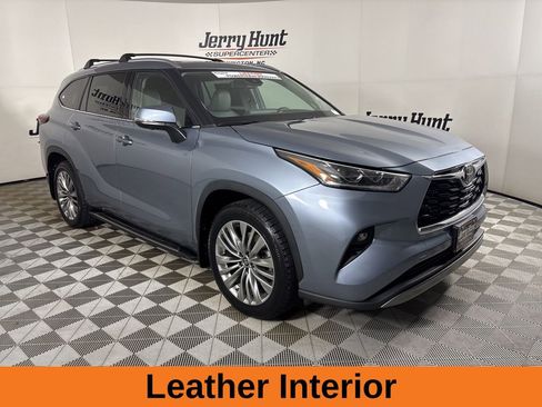 Used 2024 Toyota Highlander Platinum image 4