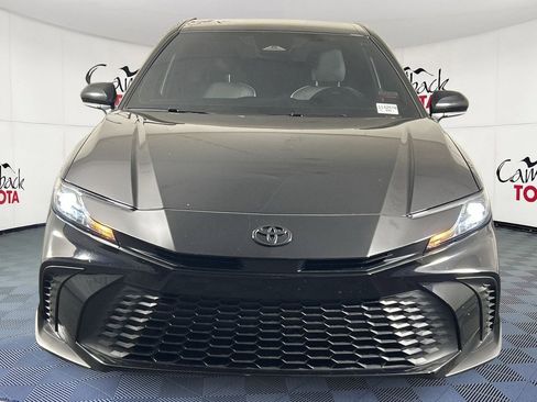 Used 2025 Toyota Camry SE w/ Convenience Package image 2