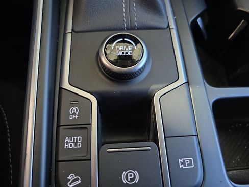 Certified 2025 Kia Sorento LX image 24