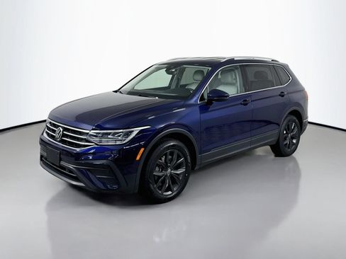 Certified 2024 Volkswagen Tiguan SE AWD/4WD image 1