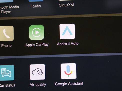 Used 2025 Volvo XC40 B5 Plus image 34