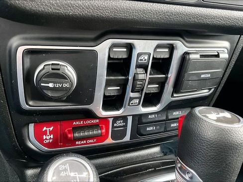 Used 2024 Jeep Wrangler Willys image 34