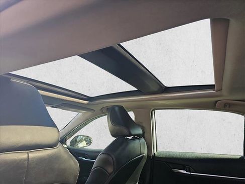 Used 2020 Toyota Camry XSE image 10