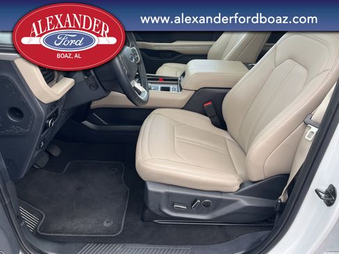 Used 2024 Ford Expedition Limited image 10