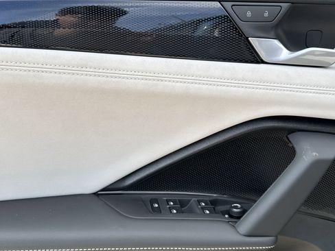 Used 2025 Volkswagen Tiguan SE image 7