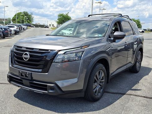 Used 2023 Nissan Pathfinder SV w/ SV Premium Package AWD/4WD image 3