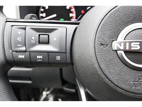 Used 2023 Nissan Rogue SV image 13