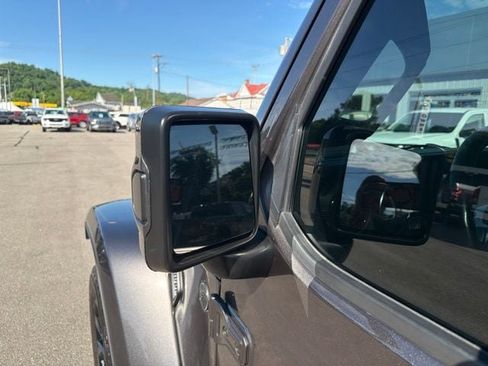 Used 2021 Jeep Wrangler Unlimited Sahara AWD/4WD image 13