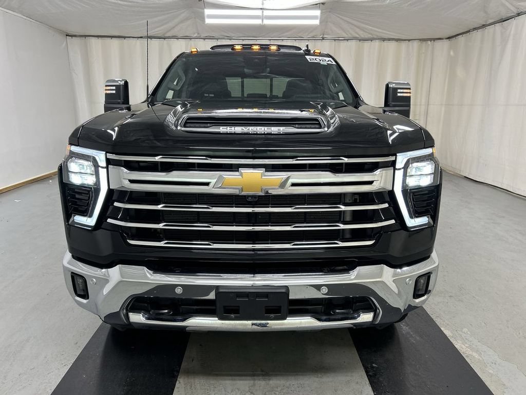 Used 2024 Chevrolet Silverado 3500 LTZ w/ LTZ Premium Package AWD/4WD image 3