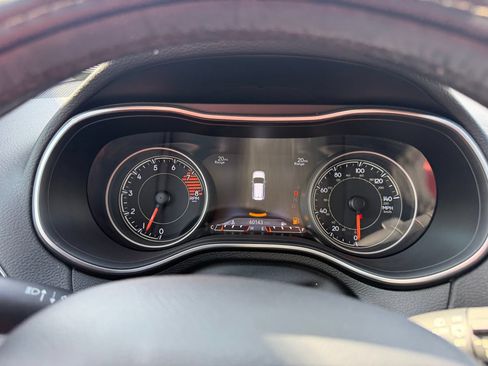 Used 2019 Jeep Cherokee Limited w/ Technology Group AWD/4WD image 10
